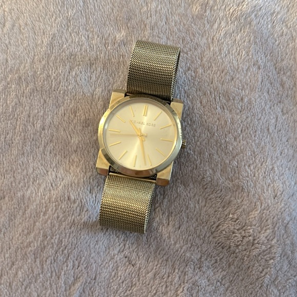 Women’s Michael Kors Watch - Picture 1 of 1